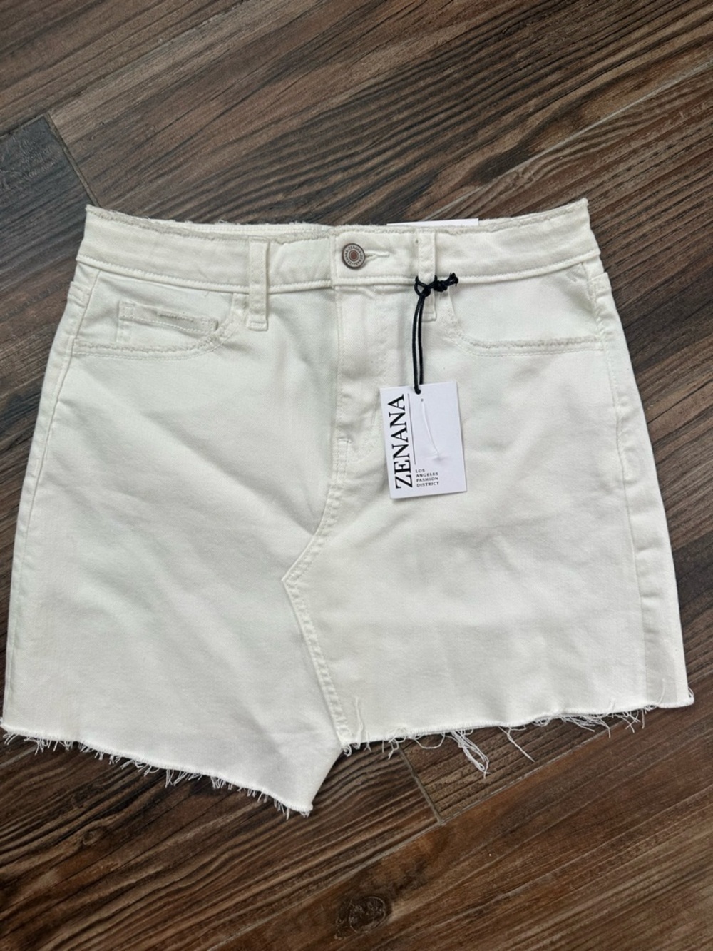Zenana Outfitters White Denim Raw-Edge Mini Skort - Picture 3 of 12